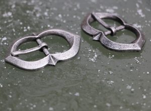 STŘEDOVĚKÁ PŘEZKA ZINEK 18MM - SPONY A KOVÁNÍ - SEDLÁŘSTVÍ