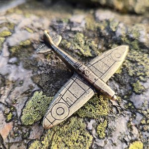 HISTORICKÝ PŘÍVĚŠEK LETADLO SUPERMARINE SPITFIRE, STAROMOSAZ - VŠECHNY AMULETY, VLASTNÍ VÝROBA - ŠPERKY