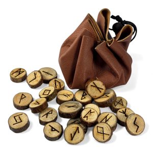 FUTHARK, DŘEVĚNÉ RUNY V KOŽENÉM VÁČKU - RUNY - HOME DECOR