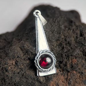 TRIANGLE - PŘÍVĚSEK S GRANÁTEM, AG 925 - PŘÍVĚŠKY S KAMENY, STŘÍBRO - STŘÍBRNÉ ŠPERKY