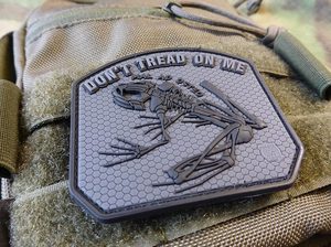 DON´T TREAD ON ME FROG, 3D PATCH NÁŠIVKA, SUCHÝ ZIP - NÁŠIVKY - VOJENSKÉ{% if kategorie.adresa_nazvy[0] != zbozi.kategorie.nazev %} - BUSHCRAFT{% endif %}