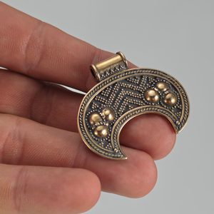 RANĚ STŘEDOVĚKÝ PŘÍVĚSEK LUNULA Z BRONZU - PŘÍVĚSKY - ŠPERKY