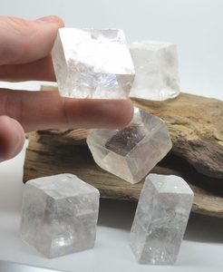 ISLANDSKÝ KŘIŠŤÁL, OPTICKÝ DVOJLOMNÝ KALCIT - MINERÁLY A HORNINY - HOME DECOR