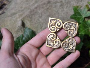 KOVÁNÍ NA BRAŠNU TYPU TARSOLY, BRONZ - SPONY A KOVÁNÍ - SEDLÁŘSTVÍ