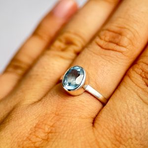 RIVA, PRSTEN, MODRÝ TOPAZ, STŘÍBRO 925/1000 - PRSTENY - STŘÍBRNÉ ŠPERKY