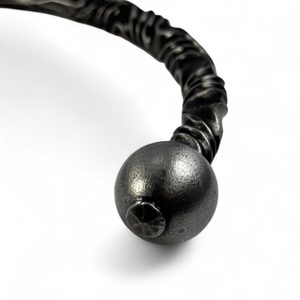 KOVANÝ TORQUES UKONČENÝ KULIČKAMI - KOVANÉ VÝROBKY - KOVÁŘSTVÍ A MINCE