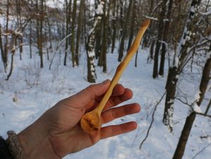 NA KAFÍČKO, VYŘEZÁVANÁ LŽIČKA - DOBOVÉ STOLOVÁNÍ - STOLOVÁNÍ