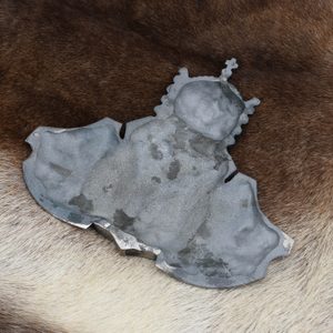 ČESKÉ KRÁLOVSTVÍ - ČECHY, MORAVA A SLEZSKO, LITINOVÁ PLAKETA - KOVANÉ BYTOVÉ DOPLŇKY - KOVÁŘSTVÍ A MINCE