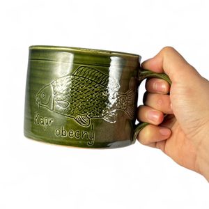 HRNEK PRO RYBÁŘE KAPR - UŽITNÁ KERAMIKA - STOLOVÁNÍ