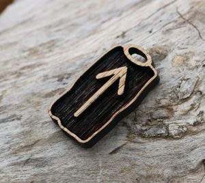 TIWAZ, DŘEVĚNÝ AMULET - RUNA - RUNY - ŠPERKY