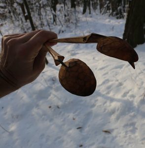 BETULA, VYŘEZÁVANÁ LŽIČKA Z BŘÍZY, OPÁLENÁ - DOBOVÉ STOLOVÁNÍ, LŽIČKY{% if kategorie.adresa_nazvy[0] != zbozi.kategorie.nazev %} - DŘEVO - VÝROBKY A OBRAZY{% endif %}