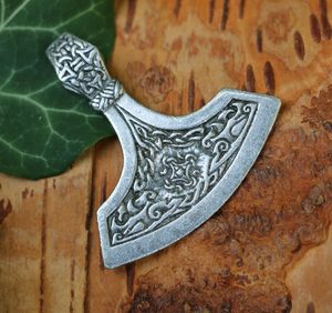 HERSIR, SEVERSKÁ SEKERA, PŘÍVĚŠEK ZINEK - VIKINGSKÉ AMULETY - ŠPERKY