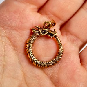 JORMUNGANDR, HAD Z MIDGARDU, UROBOROS, BRONZOVÝ AMULET 25MM - PŘÍVĚSKY - ŠPERKY