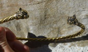 KELTSKÁ KOČKA, MOSAZ, TORQUES - TORQUESY - ŠPERKY