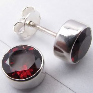 LUCIA, STŘÍBRNÉ NÁUŠNICE, GRANÁT, AG 925/1000 - NÁUŠNICE - STŘÍBRNÉ ŠPERKY