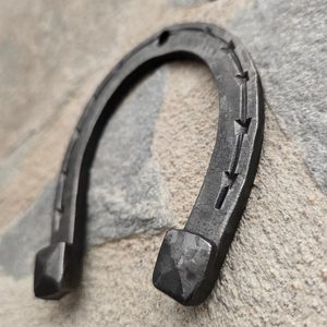 KOŇSKÁ PODKOVA PRO ŠTĚSTÍ, KOVANÁ - KOVANÉ VÝROBKY - KOVÁŘSTVÍ A MINCE