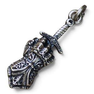 PŘÍVĚŠEK RYTÍŘSKÁ RUKAVICE A MEČ, STAROMOSAZ - STŘEDOVĚKÉ AMULETY - ŠPERKY