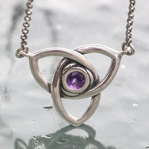 TRIQUETRA, STŘÍBRNÝ NÁHRDELNÍK S AMETYSTEM, AG 925 - NÁHRDELNÍKY - STŘÍBRNÉ ŠPERKY