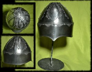 PŘILBA Z DOBY STĚHOVÁNÍ NÁRODŮ, ZDOBENÁ - VIKINSKÉ PŘILBY - ZBROJE