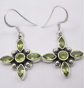 VICENZA, STŘÍBRNÉ NÁUŠNICE, PERIDOT, AG 925/1000 - NÁUŠNICE - STŘÍBRNÉ ŠPERKY