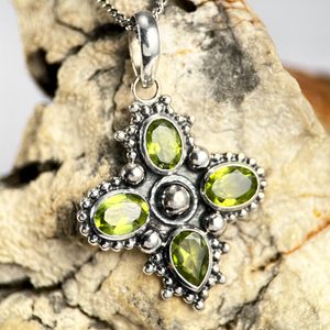 VICENZA, STŘÍBRNÝ PŘÍVĚSEK, PERIDOT AG 925/1000 - PŘÍVĚSKY - STŘÍBRNÉ ŠPERKY