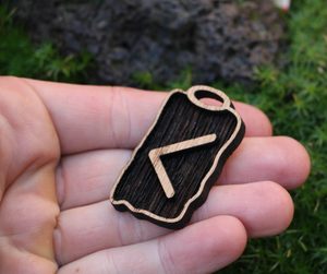 KENAZ - RUNOVÝ AMULET DŘEVENÝ - RUNY - ŠPERKY