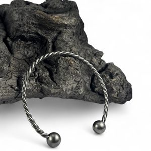 TORQUES, KOVANÝ KELTSKÝ NÁKRČNÍK S KULIČKAMI - KOVANÉ ŠPERKY - ŠPERKY