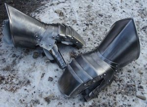 PĚSŤOVÉ RUKAVICE, PĚSTNICE - PLÁTOVÉ RUKAVICE - ZBROJE