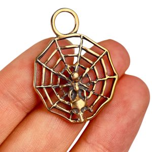 PAVUČINA S PAVOUKEM AMULET BRONZ - BRONZOVÉ ŠPERKY - ŠPERKY