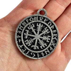 VEGVISIR - KOMPAS, ISLANDSKÁ RUNA, PŘÍVĚŠEK, ZINEK - VIKINGSKÉ AMULETY - ŠPERKY