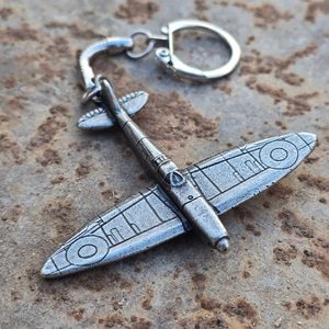 SUPERMARINE SPITFIRE KLÍČENKA, PŘÍVĚSEK LETADLO, ZINEK - KLÍČENKY Z KOVU - ŠPERKY