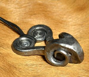 BERAN, KOVANÁ BERANÍ HLAVA, PŘÍVĚŠEK - KELTSKÉ AMULETY - ŠPERKY