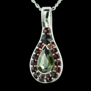 MIRNA, STŘÍBRNÝ PŘÍVĚSEK S VLTAVÍNEM A GRANÁTEM, AG 925 - ŠPERKY S VLTAVÍNY - STŘÍBRNÉ ŠPERKY