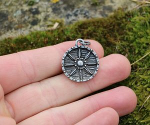 VIKING, ŠTÍT, PŘÍVĚŠEK, ZINEK - VŠECHNY AMULETY, VLASTNÍ VÝROBA - ŠPERKY