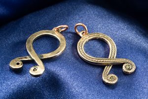 TROLLÍ KŘÍŽ, RUNA OTHILA, PŘÍVĚŠEK, BRONZ - PŘÍVĚSKY - ŠPERKY