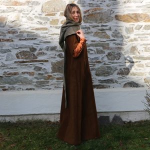 DÁMSKÝ STŘEDOVĚKÝ ODĚV - ŽENA MĚŠŤANKA - STŘEDNÍ VRSTVA, 2. POLOVINA 14. STOLETÍ - DÁMSKÉ ODĚVY - MÓDA