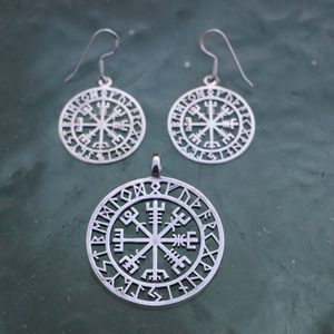 VEGVÍSIR - ISLANDSKÝ KOMPAS, STŘÍBRNÉ NÁUŠNICE A STŘÍBRNÝ PŘÍVĚSEK, AG 925 - SETY STŘÍBRNÝCH ŠPERKŮ - STŘÍBRNÉ ŠPERKY