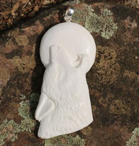 VLK A MĚSÍC, KOSTĚNÝ AMULET - AMULETY ZVÍŘATA{% if kategorie.adresa_nazvy[0] != zbozi.kategorie.nazev %} - ŠPERKY - BRONZ, ZINEK, BIŽUTERIE{% endif %}