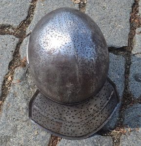 KELTSKÁ PŘILBA, TYP PORT - STAROVĚKÉ PŘILBY - ZBROJE