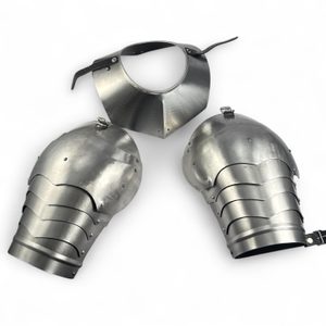 NÁKRČNÍK A RAMENA - OSTATNÍ ČÁSTI ZBROJE - ZBROJE