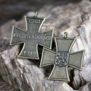 KŘÍŽ V TĚŽKÝCH DOBÁCH 1918-1919, REPRODUKCE, STAROMOSAZ - VŠECHNY AMULETY, VLASTNÍ VÝROBA - ŠPERKY