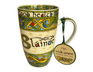 PORCELÁNOVÝ IRSKÝ HRNEK, SLAINTE - UŽITNÁ KERAMIKA - STOLOVÁNÍ