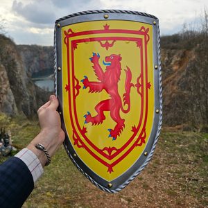 SKOTSKO, STŘEDOVĚKÝ ŠTÍT - KOV, RUČNÍ PRÁCE - DEKORATIVNÍ ŠTÍTY - ZBROJE