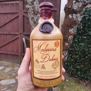 DUBOVÁ MEDOVINA ZRAJÍCÍ V SUDECH 500 ML - DÁRKOVÉ BALENÍ - MEDOVINA - STOLOVÁNÍ