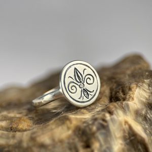 FLEUR DE LIS, STŘEDOVĚKÝ PRSTEN, XIII. STOLETÍ, STŘÍBRO 925/1000 - PRSTENY - STŘÍBRNÉ ŠPERKY