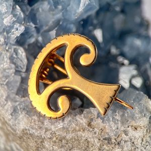 PELTOIDNÍ PROLAMOVANÁ SPONA, MUŠOV, BRONZ, REPLIKA - BROŽE A KNOFLÍKY - ŠPERKY