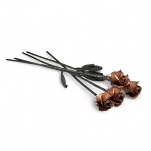 KOVANÁ RŮŽE - ZLATÁ BARVA - KOVANÉ VÝROBKY - KOVÁŘSTVÍ A MINCE