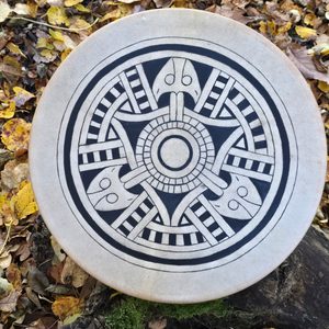 ŠAMANSKÝ BUBEN, 40 CM - VIKINGSKÉ ŠELMY BORRE STYL - BUBNY - TÁBOŘENÍ A ŘEMESLA