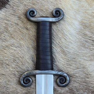 ANTROPOMORFNÍ MEČ, KELT - STAROVĚKÉ MEČE - ZBRANĚ