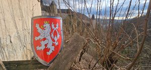 STŘEDOVĚKÝ ŠTÍT - ČESKÝ LEV, KOV, RUČNÍ PRÁCE - DEKORATIVNÍ ŠTÍTY - ZBROJE